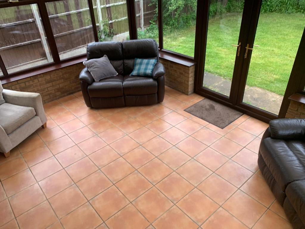 Big 5 Bedroom House In Biddenham With 3 Bathrooms Exterior photo